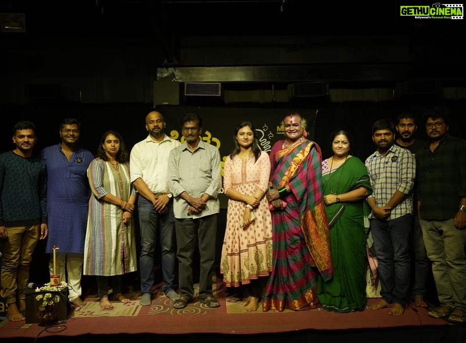 Ranjani Raghavan Instagram - ಕೇಳು ಮನಸೇ ಸಂಜೆಯ ಕೆಲವು ಫೋಟೋಗಳು🌸 ಮೊದಲ ಬಾರಿ live audience ಮುಂದೆ ಕತೆಡಬ್ಬಿ ಪುಸ್ತಕದ #Englishಕೃಷ್ಣ ಕತೆ ಓದಿದ್ದು ನನಗೆ ಬಹಳ special ಅನ್ನಿಸಿತು @kelumanase
