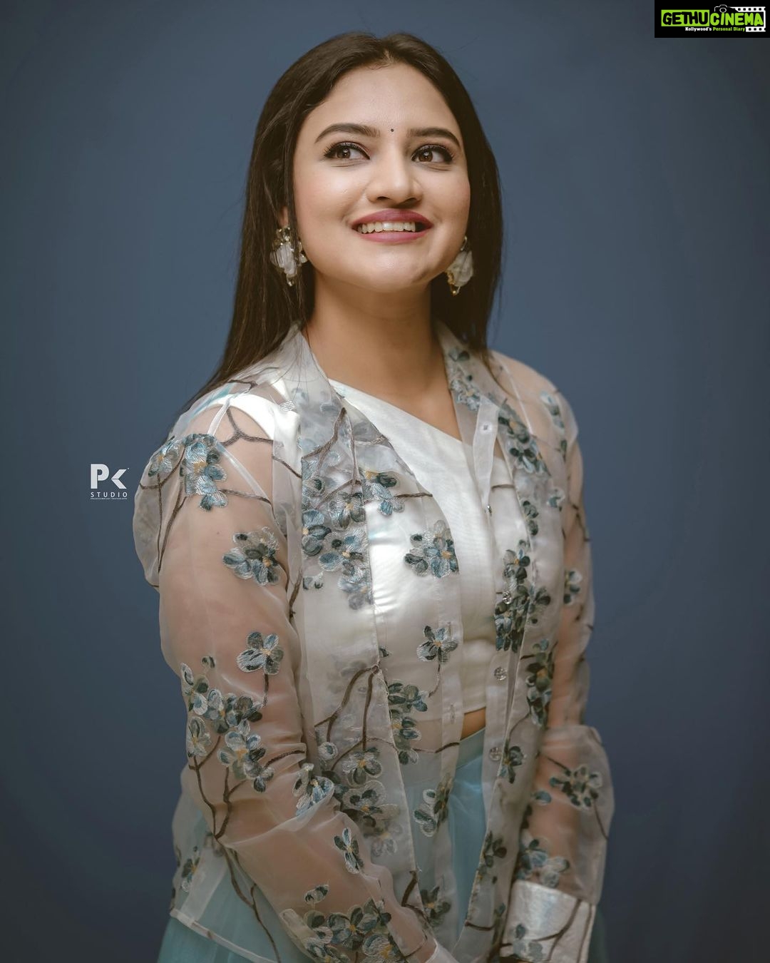 Ranjani Raghavan Instagram - Blue blue sky blue.. god bless you! 🦋@shimmer_designer_studio @trendzzz___point @pkstudiophotography