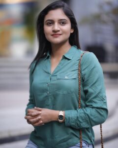 Ranjani Raghavan Instagram - It’s the most beautiful time of the year🌳

@danielwellington is making it prettier with it’s holiday offers with up to 30% off on all products and an additional 15% off when you use my code ‘RANJANIDW’ 
Photography - @kandys_moments 
#ad #dwindia #danielwellington