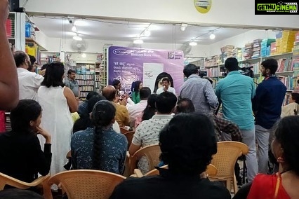 Ranjani Raghavan Instagram - Swipe Right moments 😊 ಹೀಗಿತ್ತು ನೋಡಿ ನಮ್ಮ ಪುಸ್ತಕ ಬಿಡುಗಡೆ ಕಾರ್ಯಕ್ರಮ 😍 ಕಾದಂಬರಿಯ ಬಗ್ಗೆ ಒಳ್ಳೆಯ ಪ್ರತಿಕ್ರಿಯೆ ಸಿಗುತ್ತಿರೋದಕ್ಕೆ ಡಬಲ್ ಖುಷಿ #bookrelease