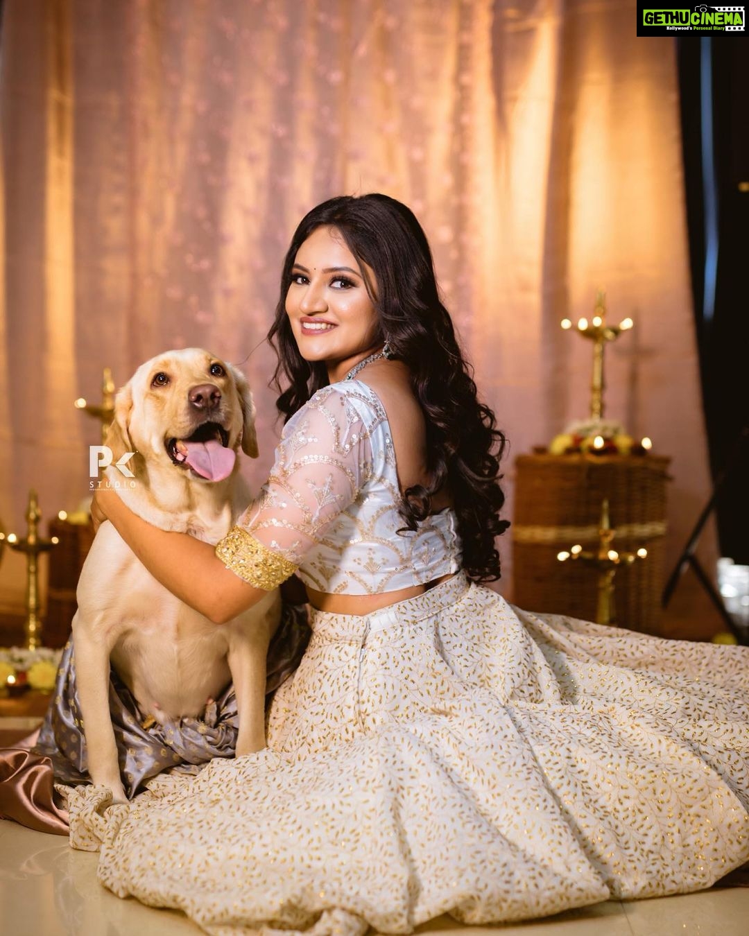Ranjani Raghavan Instagram - Meet Panda and Snoofy🐶🐶 ನಿಮ್ಮನೆ pet ಹೆಸರೇನು? Photography : @pkstudiophotography Outfit : @anvi_closet Set design : @anvi_events Makeup&hair : @deepikamakeupandhair Accessories : @velvetboxby Styling : @leelavathi_devaraj Co-Artists🐶 : @snoofy_thefurbaby & @imshihtzupanda
