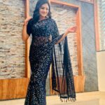 Ranjani Raghavan Instagram - ಸೀರೆ ಉಟ್ಟರೆ ಸಾಕೇ.. ಹೆಣ್ಣಿಗೆ ಬೇಕು ಫೋನು, ತೆಗೆಯಲೆ ಬೇಕು ಫೋಟೋ.. ಲೈಕ್ಸೂ ಬರೋಕೆ🤪🤪 (Guess the original lyrics😉)