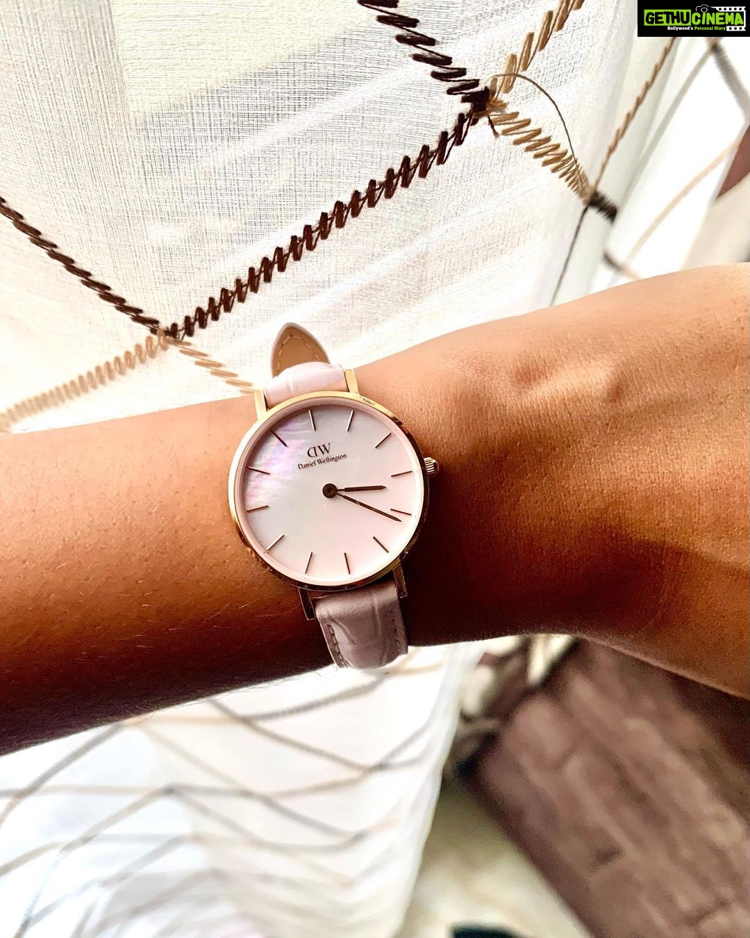 Ranjani Raghavan Instagram - #ad ⌚️ @danielwellington’s End of Season Sale is now live! YES, you read that right. Head to @danielwellington ’s website to get some exciting discounts of up to 30% off or get a FREE Classic bracelet with any Iconic Link watch. Additionally use my code RANJANIDW to get a 15% off on the website www.danielwellington.com #ad #dwindia #danielwellington Pc - @kandys_moments