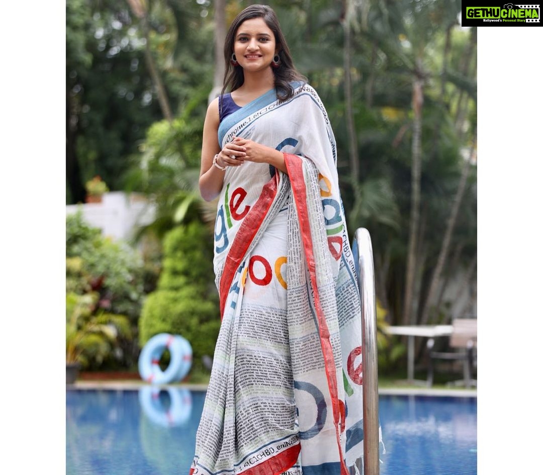 Ranjani Raghavan Instagram - ಹೆಣ್ಮಕ್ಕಳ ಮನಸ್ಸು ಅರ್ಥ ಆಗಲ್ಲ ಅನ್ನೋರು Google me 😉 Clicks by @niros_photography @kandys_moments Mua - @glam_goddess.makeover #google #sareetrend #saree @googleindia Saree - @roys_ethnic_collection