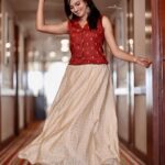 Ranjani Raghavan Instagram - ಉದ್ದ ಲಂಗ ಹಾಕೊಂಡು ಹೀಗೆ ರೌಂಡ್ ಹೊಡಿಯೋದು ಹೆಣ್ಮಕ್ಕಳ ಆಜನ್ಮಸಿದ್ಧ ಹಕ್ಕು ಯುವರ್ ಆನರ್😉💃 Clicks by @niros_photography @kandys_moments Mua - @glam_goddess.makeover