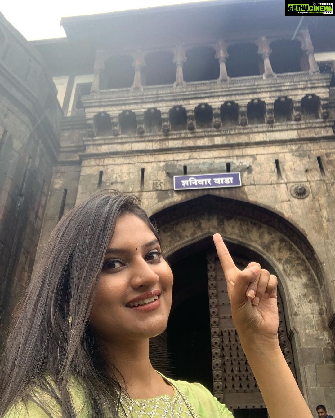 Ranjani Raghavan Instagram - ಒಂದು ಸಕ್ಸಸ್ ಹಿಂದೆ ಎಷ್ಟೋ ಜನರಿರ್ತಾರೆ, ನಾವು ಅವರನ್ನ ಮರೆ ಮಾಡಿ ನಮ್ದೇ ಎಲ್ಲ ಅಂತಿರ್ತೀವಿ!😒 ಹೇಗೆ ಅಂದ್ರೆ, ನನ್ನ ಎರಡೂ ಫೋಟೋಗಳನ್ನ ಕಂಪೇರ್ ಮಾಡಿ ನೋಡಿ😂😉 #punetrip #event #shorttrip #shaniwarwada