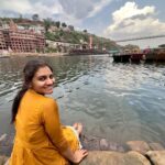 Ranjani Raghavan Instagram - ನರ್ಮದಾ ಘಾಟ್, ಓಂಕಾರೇಶ್ವರ ಮತ್ತು ಮಮಲೇಶ್ವರ ದೇವಸ್ಥಾನ ದರ್ಶನ🙏🏼 #jyothirlinga OmKareshwar Jyotirlinga Temple, OmKareshwar