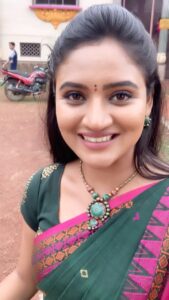 Ranjani Raghavan Instagram - ಭುವನಗಿರಿ ಕನ್ನಡಾಂಬೆಯ ದೇವಸ್ಥಾನ 💛❤️ #bts #kannadathi Bhuvanagiri