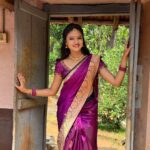 Ranjani Raghavan Instagram - “Own less, live more!” agree? 😃 Saree - @mudhrafabstudio Jewel - @trendzzz___point PC - @sara.annaiah 🤗❤️