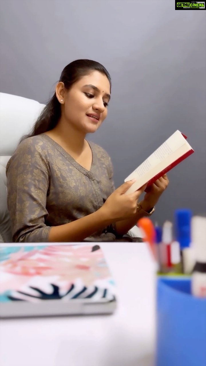 Ranjani Raghavan Instagram - ನಮ್ಮೆಲ್ಲರ ನೆಚ್ಚಿನ “ಸರಿಗನ್ನಡಂ ಗೆಲ್ಗೆ” ಪುಸ್ತಕ ಎಲ್ಲಾ ಅಂಗಡಿಗಳಲ್ಲಿ ಲಭ್ಯ. ಆಸಕ್ತರು ಈ ನಂಬರಿಗೆ ಕರೆ ಮಾಡಿ - 99459 39436 😊 ಈ ಪುಸ್ತಕ ದೊಡ್ಡ ಹಿಟ್ ಆಗಲಿ 😊 @bookayya @apararaghu