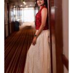 Ranjani Raghavan Instagram - ಉದ್ದ ಲಂಗ ಹಾಕೊಂಡು ಹೀಗೆ ರೌಂಡ್ ಹೊಡಿಯೋದು ಹೆಣ್ಮಕ್ಕಳ ಆಜನ್ಮಸಿದ್ಧ ಹಕ್ಕು ಯುವರ್ ಆನರ್😉💃 Clicks by @niros_photography @kandys_moments Mua - @glam_goddess.makeover