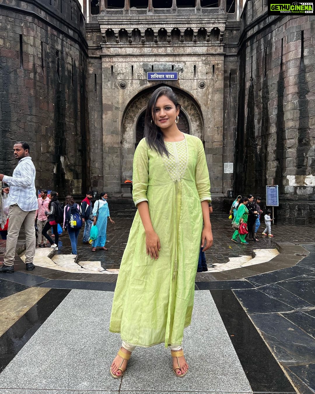 Ranjani Raghavan Instagram - ಒಂದು ಸಕ್ಸಸ್ ಹಿಂದೆ ಎಷ್ಟೋ ಜನರಿರ್ತಾರೆ, ನಾವು ಅವರನ್ನ ಮರೆ ಮಾಡಿ ನಮ್ದೇ ಎಲ್ಲ ಅಂತಿರ್ತೀವಿ!😒 ಹೇಗೆ ಅಂದ್ರೆ, ನನ್ನ ಎರಡೂ ಫೋಟೋಗಳನ್ನ ಕಂಪೇರ್ ಮಾಡಿ ನೋಡಿ😂😉 #punetrip #event #shorttrip #shaniwarwada