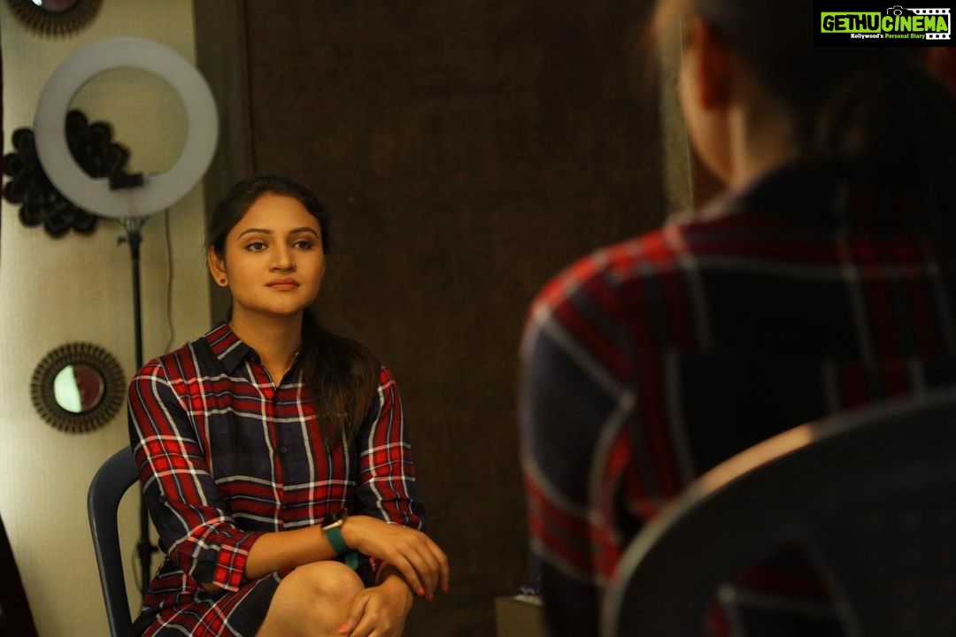 Ranjani Raghavan Instagram - ನಾನು vs ನನ್ನ Best version 🤩 #dreamhigh #innerconflict
