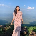 Ranjani Raghavan Instagram – ಅಬ್ಬ! ಈ ಪ್ರಕೃತಿಯ ಮುಂದೆ ನಾವೆಷ್ಟು ಚಿಕ್ಕವರಲ್ವ?👩‍🦰
#shootlocation #movieshoot Mullayanagiri Peak, Chikmagalur, Karnataka