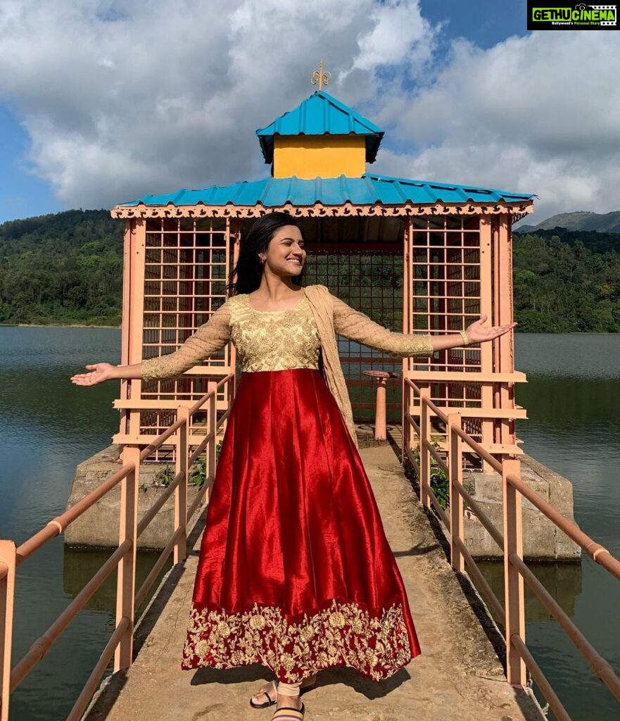 Ranjani Raghavan Instagram - 🏞 #chikkamagaluru #movieshoot Chikmagalur