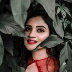 Ranjani Raghavan Instagram - ಈ ಫೋಟೋ ತೆಗೀವಾಗ ನನಗಿಂತ ಜಾಸ್ತಿ, ಗಿಡದಲ್ಲಿದ್ದ ಸೊಳ್ಳೆಗಳಿಗೆ ತುಂಬಾ ಸಂತೋಷವಾಗ್ತಿತ್ತು 🙄😂 #ಅವಸ್ಥೆ😅