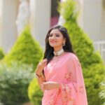 Ranjani Raghavan Instagram - 🌸 Saree - @sumareddydesignhouse MUA - @bindusadashiv Photography- @suchigowdru Choker - @maanvicollection