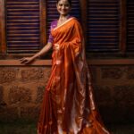 Ranjani Raghavan Instagram - Actress Ranjani Raghavan wears this elegant orange saree with delicate weave work on the pallu!✨ • Model - @ranjani.raghavan • Make-up - @Glamourstudio_ashwinipradeep28 • Photography - @westmount_studios #handloomsarees #sareelovers #sareefashion #actress #ranjaniraghavan #kannadathi