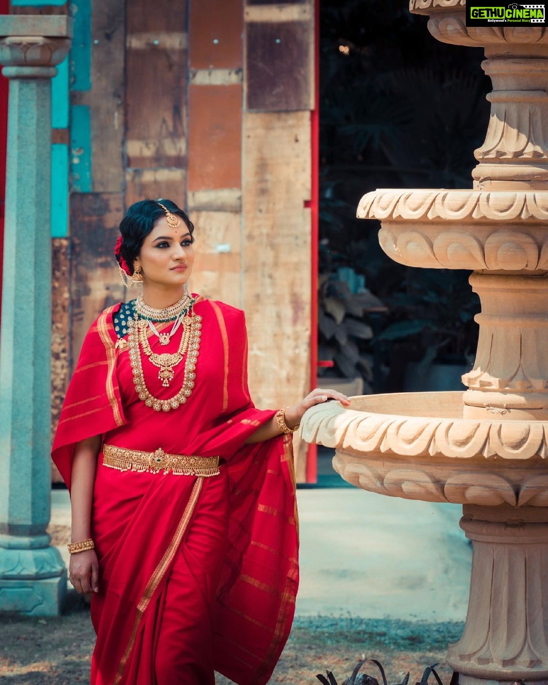 Ranjani Raghavan Instagram - ಮೈಸೂರು ಮಹಾರಾಣಿಯರ ಗೌರವಾರ್ಥವಾಗಿ.. Tribute to Maharanis of Mysore 🙏 Today is the death anniversary of Maharani Kempananjammanni. Let’s take this occasion to salute all their great contributions 😊 #fashionwithpurpose #mysoreheritage #wodeyarsofmysore #photoshootwiththeme Jewellery - @masterpiece_heritage Photography - @glamshotz_official MUA - @makeuphairbyvinyasahippla