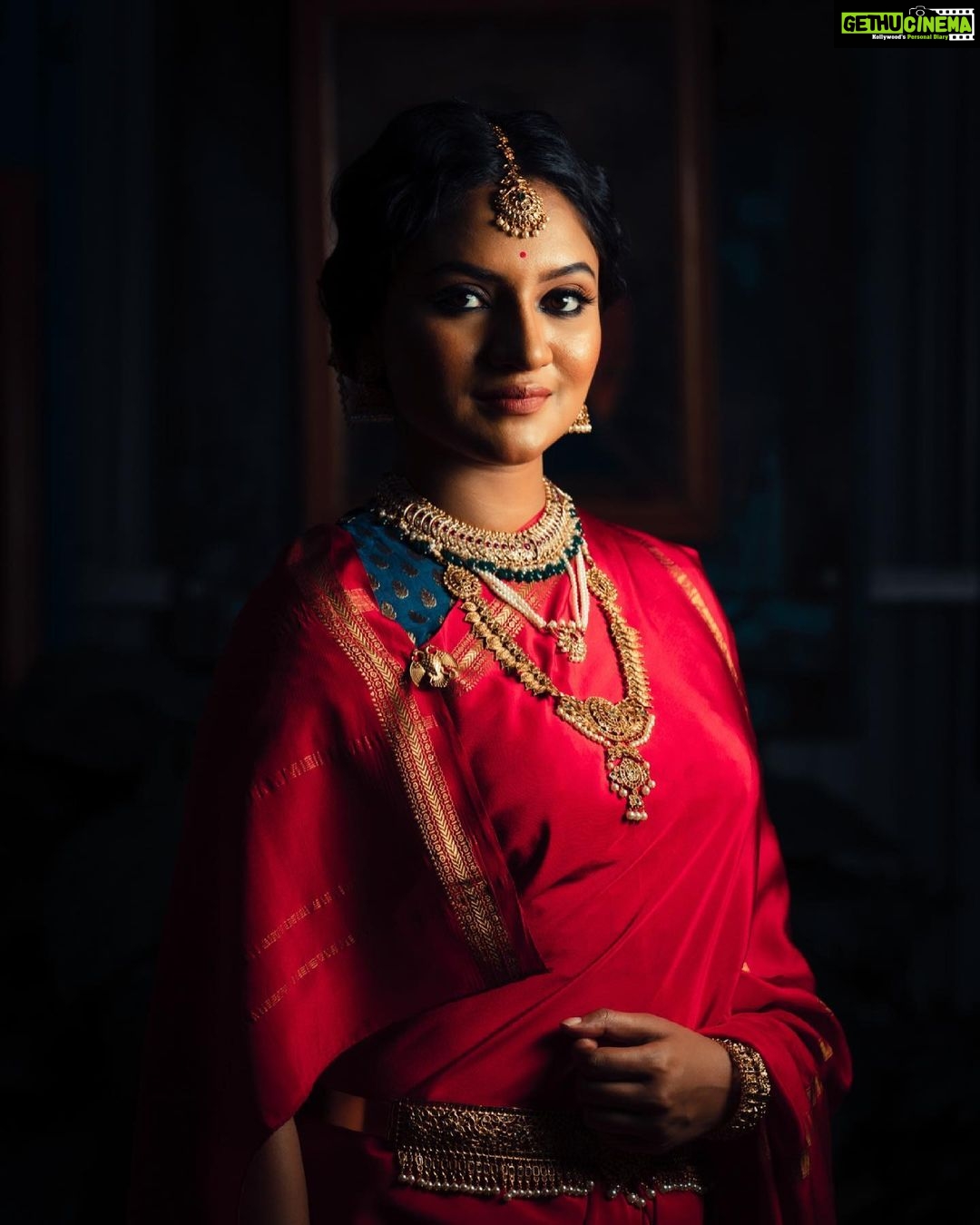 Ranjani Raghavan Instagram - ಮೈಸೂರು ಮಹಾರಾಣಿಯರ ಗೌರವಾರ್ಥವಾಗಿ.. Tribute to Maharanis of Mysore 🙏 Today is the death anniversary of Maharani Kempananjammanni. Let’s take this occasion to salute all their great contributions 😊 #fashionwithpurpose #mysoreheritage #wodeyarsofmysore #photoshootwiththeme Jewellery - @masterpiece_heritage Photography - @glamshotz_official MUA - @makeuphairbyvinyasahippla