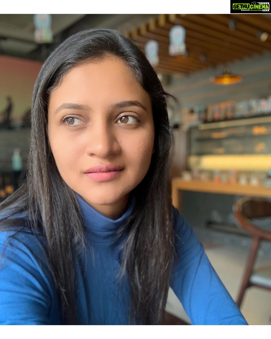 Ranjani Raghavan Instagram - 💙 #workmeeting #ccd
