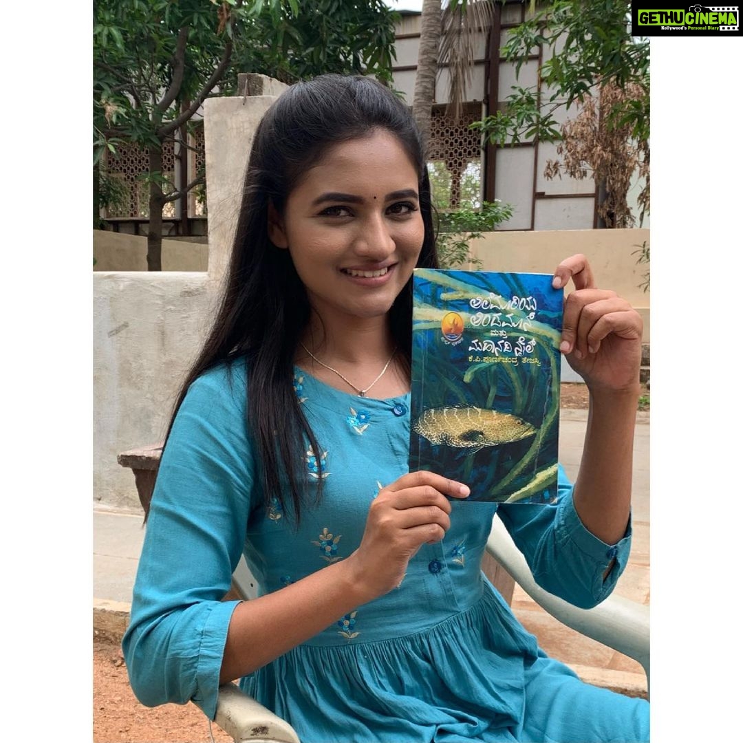 Ranjani Raghavan Instagram - ತೇಜಸ್ವಿ ಸರ್ ಬರೆದಿರೋ ಈ ಪುಸ್ತಕ ಓದಿ ನಂಗೂ ಹಡಗಲ್ಲಿ ಅಂಡಮಾನ್ ಗೆ ಹೋಗ್ಬೇಕು ಅನ್ನಿಸ್ತಿದೆ!🥺😫 PC - @iamruthamurthy 😍
