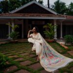 Ranjani Raghavan Instagram - ರಾಷ್ಟ್ರೀಯ ಕೈಮಗ್ಗ ದಿನದ ಶುಭಾಶಯಗಳು #nationalhandloomday 🌸 #swadeshi#handloomfashion#celebratingweavers#fashionwithpurpose Saree - @madhurya_creations mua - @pradeep.ashwini photography - @westmount_studios