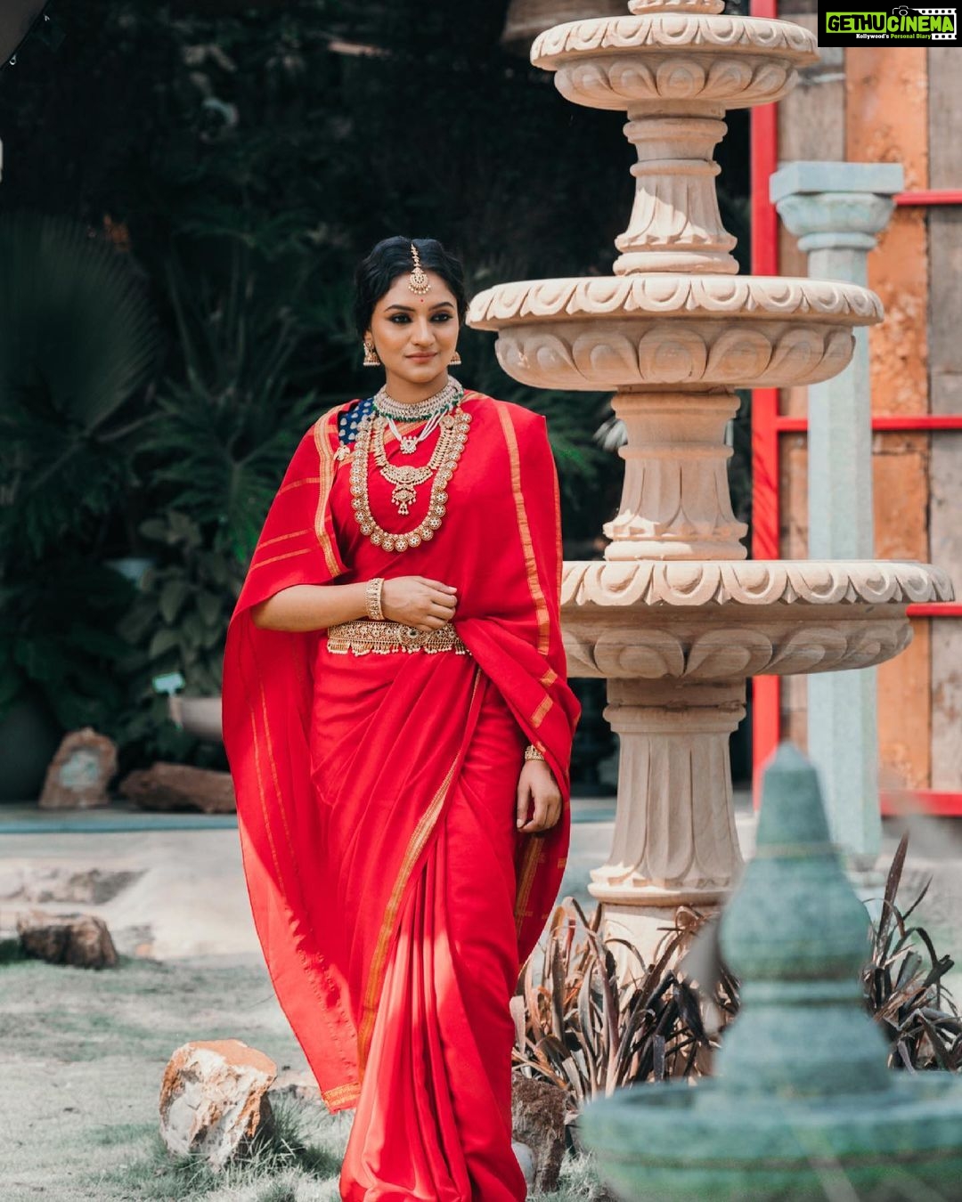 Ranjani Raghavan Instagram - ಮೈಸೂರು ಮಹಾರಾಣಿಯರ ಗೌರವಾರ್ಥವಾಗಿ.. Tribute to Maharanis of Mysore 🙏 Today is the death anniversary of Maharani Kempananjammanni. Let’s take this occasion to salute all their great contributions 😊 #fashionwithpurpose #mysoreheritage #wodeyarsofmysore #photoshootwiththeme Jewellery - @masterpiece_heritage Photography - @glamshotz_official MUA - @makeuphairbyvinyasahippla