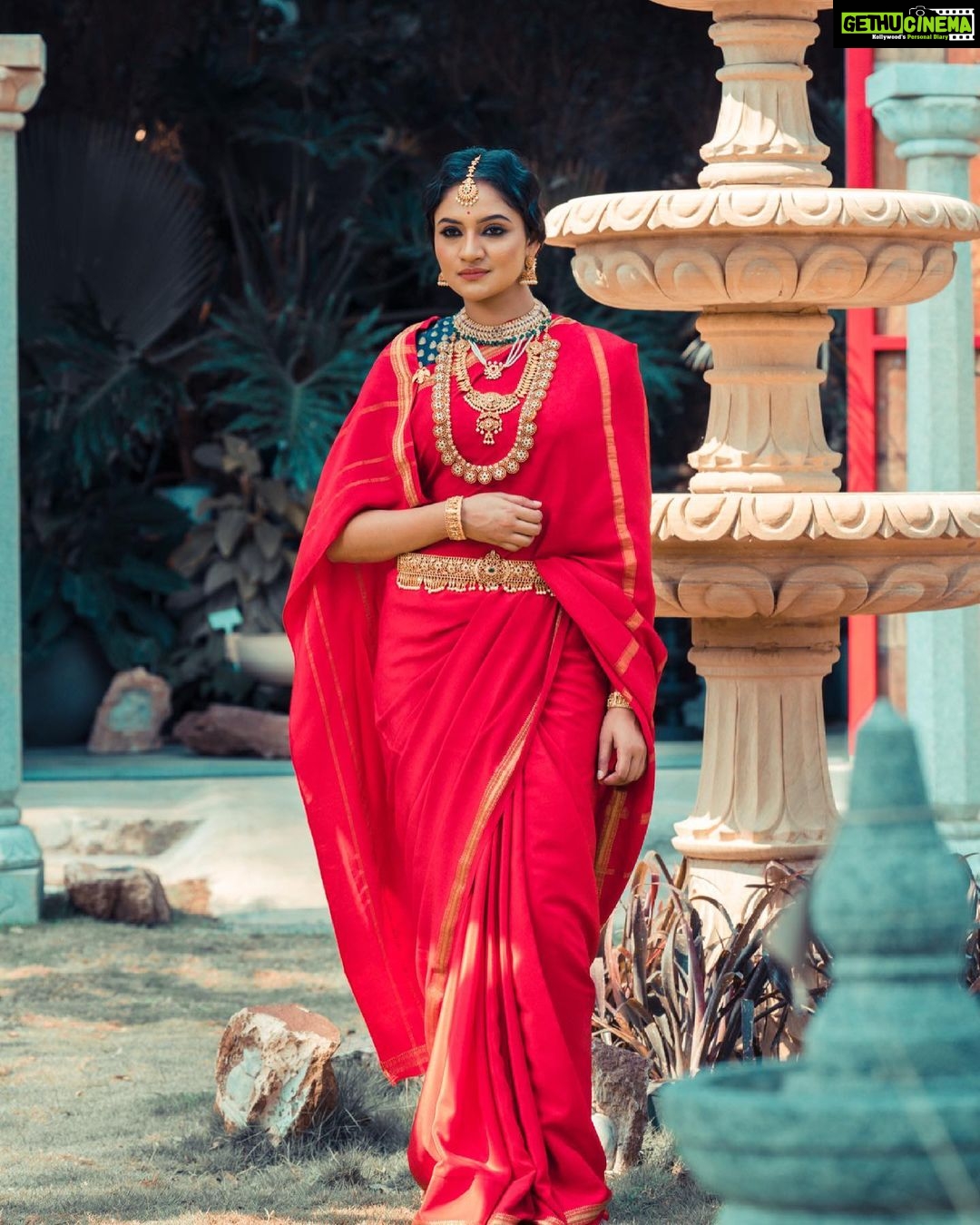 Ranjani Raghavan Instagram - ಮೈಸೂರು ಮಹಾರಾಣಿಯರ ಗೌರವಾರ್ಥವಾಗಿ.. Tribute to Maharanis of Mysore 🙏 Today is the death anniversary of Maharani Kempananjammanni. Let’s take this occasion to salute all their great contributions 😊 #fashionwithpurpose #mysoreheritage #wodeyarsofmysore #photoshootwiththeme Jewellery - @masterpiece_heritage Photography - @glamshotz_official MUA - @makeuphairbyvinyasahippla