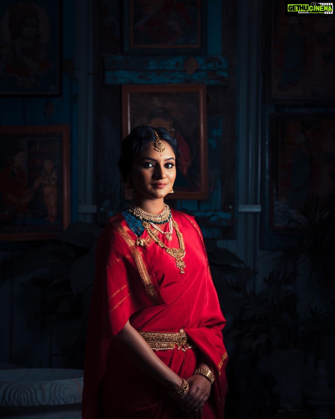 Ranjani Raghavan Instagram - ಮೈಸೂರು ಮಹಾರಾಣಿಯರ ಗೌರವಾರ್ಥವಾಗಿ.. Tribute to Maharanis of Mysore 🙏 Today is the death anniversary of Maharani Kempananjammanni. Let’s take this occasion to salute all their great contributions 😊 #fashionwithpurpose #mysoreheritage #wodeyarsofmysore #photoshootwiththeme Jewellery - @masterpiece_heritage Photography - @glamshotz_official MUA - @makeuphairbyvinyasahippla