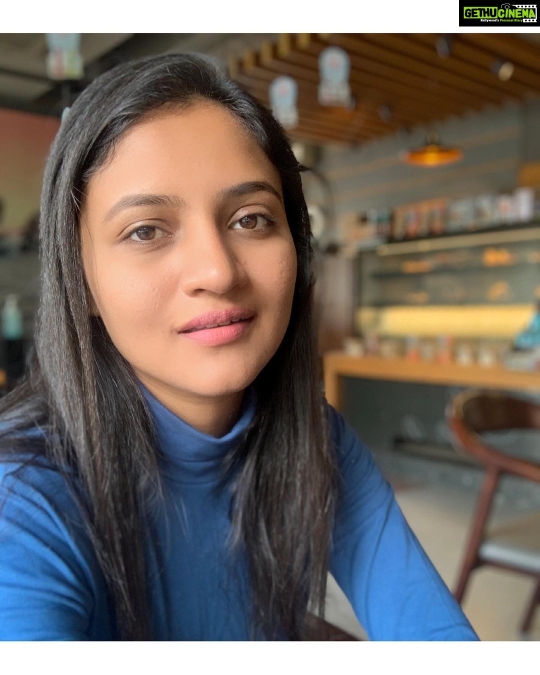 Ranjani Raghavan Instagram - 💙 #workmeeting #ccd
