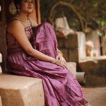 Ranjani Raghavan Instagram - ಲಂಗ ಬ್ಲೌಸ್, ಸರ- ಬಳೆ ತೊಟ್ಟು ಹೂವು ಮುಡಿದು ರೆಡಿ ಆಗೋಕೇ ಟೈಮ್ ಆಗೋಯ್ತು! ಕ್ಯಾಪ್ಶನ್ ಕೂಡಾ ಹುಡುಕಬೇಕೇ.. 😉 📸 @kandys_moments 💄 @makeup.jyoti 👗 @shimmer_designer_studio Location - @aurakalari