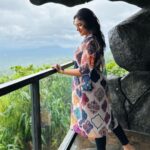 Ranjani Raghavan Instagram – ಗಸ್ತು ಹೆೊಡೆವ ಚಂದ್ರ ಬಂದ ಕೇಳುತ್ತ ಮಾಮೂಲು.. 
ಕೊಟ್ಟು ಕಳಿಸೋಣ ಒಂದು ಕವಿತೆಯ ಸಾಲು.. 
#ಕವಿನಮನ🙏🏼 #ಜಯಂತ್ಕಾಯ್ಕಿಣಿ #jayanthkaykini