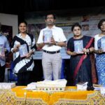 Ranjani Raghavan Instagram - ಪತ್ರಕರ್ತರು ಮತ್ತು ಸಾಹಿತಿ ಸತೀಶ್ ಚಪ್ಪರಿಕೆಯವರ “ಘಾಂದ್ರುಕ್” ಕಾದಂಬರಿ ಬಿಡುಗಡೆ ಕಾರ್ಯಕ್ರಮದಲ್ಲಿ ಭಾಗಿಯಾಗಿದ್ದು ಸಾಹಿತ್ಯಾಸಕ್ತರ ಒಡನಾಟ ನೆನ್ನೆಯ ನನ್ನ ದಿನವನ್ನ ಸಂಪೂರ್ಣವಾಗಿಸಿತು🙂 @bookbrahma ನನ್ನ ರೀಸೆಂಟ್ ಓದು - "ಘಾಂದ್ರುಕ್" ೪೨೩ ಪುಟಗಳು ಹೆಸರು ಸಿದ್ಧಾರ್ಥ್ ಹೊಸ್ಮನೆ ಮೂವತ್ತಾರು ವರ್ಷ ಕೋಟ್ಯಾಧಿಪತಿ ಮತ್ತು ಸಿಂಗಲ್. ಈತನೇಕೆ ತನ್ನ ಸರ್ವಸ್ವವನ್ನೂ ಬಿಟ್ಟು ಪಲಾಯನ ಮಾಡುತ್ತಿದ್ದಾನೆ ಅನ್ನೋದೇ ಘಾಂದ್ರುಕ್ ನ ಕತೆ. ಸನ್ಯಾಸತ್ವಕ್ಕಲ್ಲ ಬದಲಾಗಿ ನೇಪಾಳದ ಅನ್ನಪೂರ್ಣ ಸರ್ಕೀಟಿನಲ್ಲಿ ಹೈಕಿಂಗ್ ಹೋಗುವ ಮೂಲಕ ತನ್ನನ್ನು ತಾನು ಕಳೆದುಕೊಂಡು ಹೊಸದೇನನ್ನೋ ಹುಡುಕೋದರ ಹಿಂದೆ ಕಥೆ ತೆರೆದುಕೊಳ್ಳುತ್ತಾ ಹೋಗುತ್ತದೆ. ಬೇಸಿಸ್ ಹಾರ್, ಮುಕ್ತಿನಾಥ ಮತ್ತು ಘಾಂದ್ರುಕ್ ಹೆಸರಿನ ಹಿಮಾಲಯದ ರುದ್ರ ರಮಣೀಯ ಕಣಿವೆಗಳಲ್ಲಿ ಮೈ ಮನಸ್ಸು ಸೋತರೂ ಛಲಬಿಡದೆ ಸಾಗೋ ಸಿದ್ಧಾರ್ಥನ ಪಯಣ ಒಂದೆಡೆಯಾದರೆ, ಜ಼ೆಸ್ಟ್ ಇಂಟೆಲಿಜೆನ್ಸ್ ಅನ್ನೋ ಕಾರ್ಪೊರೇಟ್ ಕಂಪನಿ ಹಿಮಾಲಯದಂತೆ ಬೃಹದಾಗಿ ಬೆಳೆದು ನಿಂತ ರೀತಿ, ಸಿದ್ಧಾರ್ಥನ ವಯಕ್ತಿಕ ಜೀವನದಲ್ಲಾದ ತಲ್ಲಣಗಳು, ಎದುರಿಸಿದ ಸವಾಲುಗಳು ಫ಼್ಲಾಶ್ ಬ್ಯಾಕಿನ ಬಗ್ಗೆ ಓದುಗರಿಗಿದ್ದ ಪ್ರಶ್ನೆಗಳಿಗೆ ಒಂದೊಂದಾಗಿ ಉತ್ತಾರಿಸುತ್ತಾ ಸಾಗುತ್ತದೆ. ಹಿಮಾಲಯದ ಕೊರೆಯೋ ಛಳಿಯಲ್ಲಿ ರಾತ್ರಿಗಳನ್ನು ಕಳೆಯಲು ಸಿದ್ಧಾರ್ಥ್ ಟೀ ಹೌಸ್ ಗಳನ್ನ ಹುಡುಕಿ , ಬಿಸಿ ಬಿಸಿ ದಾಲ್ ಭಾತ್ ತಿಂದು, ಬಿಯರ್, ಗ್ರೀನ್ ಟೀ ಕುಡಿದು ಸ್ಲೀಪಿಂಗ್ ಬ್ಯಾಗಿನ ಜ಼ಿಪ್ ಎಳೆದುಕೊಂಡು ಮಲಗಿದಾಗ ನಮಗೂ ಬೆಚ್ಚಗಿನ ಅನುಭವವಾಗೋದು ಗ್ಯಾರಂಟಿ. ವಿಶೇಷವೆಂದರೆ ಆ ಟೀ ಹೌಸ್ ಗಳ ನಿಜವಾದ ಮಾಲೀಕರ ಹೆಸರುಗಳು, ಅಲ್ಲಿನ ಹವಾಮಾನ, ಎಲಿವೇಶನ್, ಹೈಕಿಂಗಿಗೆ ಬೇಕಾದ ಮಾಹಿತಿ ಮತ್ತು ಮುನ್ನೆಚ್ಚರಿಕೆಗಳು ಕಾದಂಬರಿಯಲ್ಲಿ ಕಾಣಸಿಗುತ್ತದೆ. ಹಾಗಾಗಿ ನಾಮಗೇನಾದರೂ ಸಿದ್ಧಾರ್ಥನ ದಾರಿ ಹಿಡಿಯಬೇಕೆನಿಸಿದರೆ ಈ ಪುಸ್ತಕವೇ ಟ್ರಾವೆಲಿಂಗ್ ಗೈಡ್ ಆಗಬಲ್ಲದು. ಜೈನ ಧರ್ಮದಲ್ಲಿ ಹುಟ್ಟಿರೋ ಕಥಾನಾಯಕನ ತಂದೆ ಧರ್ಮರಾಜ ಶೆಟ್ಟರು ಹೊಸ್ಮನೆಯ ದೈವದ ಆರಾಧಕರಾಗಿ, ಸರ್ವಧರ್ಮವನ್ನೂ ಗೌರವಿಸುವವರಾಗಿ, ಮಾತೃವಾತ್ಸಲ್ಯ ಹೊಂದಿರೋ ತಂದೆಯಾಗಿ ಬಹಳ ಇಷ್ಟವಾಗುತ್ತಾರೆ. ತಂದೆ ಜೊತೆಗಿನ ಬಾಂಧವ್ಯ, ಹೆಸರಿಡದ ಸಂಬಂಧಗಳು, ಹೆಸರಿಗೂ ಮೀರಿದ ಸಂಬಂಧಗಳು ಸಿದ್ಧಾರ್ಥನ ಜೀವನದಲ್ಲಿ ಬಂದರೂ ಮತ್ತದೇ ಖಾಲಿತನವನ್ನು ಬಿಟ್ಟುಹೋಗುತ್ತವೆ. ಹೆಣ್ಣುಗಳ ಪಾತ್ರ ಪೋಷಣೆಗಳಲ್ಲಿ ಮಡಿವಂತಿಕೆ ತೋರದೇ ಕಥೆಗಾರರು ಸಂದರ್ಭಗಳನ್ನೂ, ಪಾತ್ರಗಳನ್ನು ಮತ್ತವರ ಅಂತರಂಗವನ್ನು ಬೆತ್ತಲೆಮಾಡುತ್ತಾ ಪ್ರೇಮ ಕಾಮಕ್ಕೂ ಮೀರಿದ್ದೇನನ್ನೋ ಹೇಳಲು ಹೊರಟಿರೋ ರೀತಿ ವಿಶೇಷವೆನಿಸುತ್ತದೆ. ಹಾಗಾಗಿಯೇ ಕೊನೆಯಲ್ಲಿ ಸಿಗೋ ವಿದೇಶಿ ಹುಡುಗಿ ಸೋಫ಼ಿಯಾ ಓದುಗರ ಮನಸ್ಸಿಲ್ಲಿ ಉಳಿದುಬಿಡುತ್ತಾಳೆ. (Couldn’t add the full review because of word limit in the caption. Check the comment section for continuation🙂) The Indian Institute of World Culture