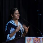 Ranjani Raghavan Instagram - ಪತ್ರಕರ್ತರು ಮತ್ತು ಸಾಹಿತಿ ಸತೀಶ್ ಚಪ್ಪರಿಕೆಯವರ “ಘಾಂದ್ರುಕ್” ಕಾದಂಬರಿ ಬಿಡುಗಡೆ ಕಾರ್ಯಕ್ರಮದಲ್ಲಿ ಭಾಗಿಯಾಗಿದ್ದು ಸಾಹಿತ್ಯಾಸಕ್ತರ ಒಡನಾಟ ನೆನ್ನೆಯ ನನ್ನ ದಿನವನ್ನ ಸಂಪೂರ್ಣವಾಗಿಸಿತು🙂 @bookbrahma ನನ್ನ ರೀಸೆಂಟ್ ಓದು - "ಘಾಂದ್ರುಕ್" ೪೨೩ ಪುಟಗಳು ಹೆಸರು ಸಿದ್ಧಾರ್ಥ್ ಹೊಸ್ಮನೆ ಮೂವತ್ತಾರು ವರ್ಷ ಕೋಟ್ಯಾಧಿಪತಿ ಮತ್ತು ಸಿಂಗಲ್. ಈತನೇಕೆ ತನ್ನ ಸರ್ವಸ್ವವನ್ನೂ ಬಿಟ್ಟು ಪಲಾಯನ ಮಾಡುತ್ತಿದ್ದಾನೆ ಅನ್ನೋದೇ ಘಾಂದ್ರುಕ್ ನ ಕತೆ. ಸನ್ಯಾಸತ್ವಕ್ಕಲ್ಲ ಬದಲಾಗಿ ನೇಪಾಳದ ಅನ್ನಪೂರ್ಣ ಸರ್ಕೀಟಿನಲ್ಲಿ ಹೈಕಿಂಗ್ ಹೋಗುವ ಮೂಲಕ ತನ್ನನ್ನು ತಾನು ಕಳೆದುಕೊಂಡು ಹೊಸದೇನನ್ನೋ ಹುಡುಕೋದರ ಹಿಂದೆ ಕಥೆ ತೆರೆದುಕೊಳ್ಳುತ್ತಾ ಹೋಗುತ್ತದೆ. ಬೇಸಿಸ್ ಹಾರ್, ಮುಕ್ತಿನಾಥ ಮತ್ತು ಘಾಂದ್ರುಕ್ ಹೆಸರಿನ ಹಿಮಾಲಯದ ರುದ್ರ ರಮಣೀಯ ಕಣಿವೆಗಳಲ್ಲಿ ಮೈ ಮನಸ್ಸು ಸೋತರೂ ಛಲಬಿಡದೆ ಸಾಗೋ ಸಿದ್ಧಾರ್ಥನ ಪಯಣ ಒಂದೆಡೆಯಾದರೆ, ಜ಼ೆಸ್ಟ್ ಇಂಟೆಲಿಜೆನ್ಸ್ ಅನ್ನೋ ಕಾರ್ಪೊರೇಟ್ ಕಂಪನಿ ಹಿಮಾಲಯದಂತೆ ಬೃಹದಾಗಿ ಬೆಳೆದು ನಿಂತ ರೀತಿ, ಸಿದ್ಧಾರ್ಥನ ವಯಕ್ತಿಕ ಜೀವನದಲ್ಲಾದ ತಲ್ಲಣಗಳು, ಎದುರಿಸಿದ ಸವಾಲುಗಳು ಫ಼್ಲಾಶ್ ಬ್ಯಾಕಿನ ಬಗ್ಗೆ ಓದುಗರಿಗಿದ್ದ ಪ್ರಶ್ನೆಗಳಿಗೆ ಒಂದೊಂದಾಗಿ ಉತ್ತಾರಿಸುತ್ತಾ ಸಾಗುತ್ತದೆ. ಹಿಮಾಲಯದ ಕೊರೆಯೋ ಛಳಿಯಲ್ಲಿ ರಾತ್ರಿಗಳನ್ನು ಕಳೆಯಲು ಸಿದ್ಧಾರ್ಥ್ ಟೀ ಹೌಸ್ ಗಳನ್ನ ಹುಡುಕಿ , ಬಿಸಿ ಬಿಸಿ ದಾಲ್ ಭಾತ್ ತಿಂದು, ಬಿಯರ್, ಗ್ರೀನ್ ಟೀ ಕುಡಿದು ಸ್ಲೀಪಿಂಗ್ ಬ್ಯಾಗಿನ ಜ಼ಿಪ್ ಎಳೆದುಕೊಂಡು ಮಲಗಿದಾಗ ನಮಗೂ ಬೆಚ್ಚಗಿನ ಅನುಭವವಾಗೋದು ಗ್ಯಾರಂಟಿ. ವಿಶೇಷವೆಂದರೆ ಆ ಟೀ ಹೌಸ್ ಗಳ ನಿಜವಾದ ಮಾಲೀಕರ ಹೆಸರುಗಳು, ಅಲ್ಲಿನ ಹವಾಮಾನ, ಎಲಿವೇಶನ್, ಹೈಕಿಂಗಿಗೆ ಬೇಕಾದ ಮಾಹಿತಿ ಮತ್ತು ಮುನ್ನೆಚ್ಚರಿಕೆಗಳು ಕಾದಂಬರಿಯಲ್ಲಿ ಕಾಣಸಿಗುತ್ತದೆ. ಹಾಗಾಗಿ ನಾಮಗೇನಾದರೂ ಸಿದ್ಧಾರ್ಥನ ದಾರಿ ಹಿಡಿಯಬೇಕೆನಿಸಿದರೆ ಈ ಪುಸ್ತಕವೇ ಟ್ರಾವೆಲಿಂಗ್ ಗೈಡ್ ಆಗಬಲ್ಲದು. ಜೈನ ಧರ್ಮದಲ್ಲಿ ಹುಟ್ಟಿರೋ ಕಥಾನಾಯಕನ ತಂದೆ ಧರ್ಮರಾಜ ಶೆಟ್ಟರು ಹೊಸ್ಮನೆಯ ದೈವದ ಆರಾಧಕರಾಗಿ, ಸರ್ವಧರ್ಮವನ್ನೂ ಗೌರವಿಸುವವರಾಗಿ, ಮಾತೃವಾತ್ಸಲ್ಯ ಹೊಂದಿರೋ ತಂದೆಯಾಗಿ ಬಹಳ ಇಷ್ಟವಾಗುತ್ತಾರೆ. ತಂದೆ ಜೊತೆಗಿನ ಬಾಂಧವ್ಯ, ಹೆಸರಿಡದ ಸಂಬಂಧಗಳು, ಹೆಸರಿಗೂ ಮೀರಿದ ಸಂಬಂಧಗಳು ಸಿದ್ಧಾರ್ಥನ ಜೀವನದಲ್ಲಿ ಬಂದರೂ ಮತ್ತದೇ ಖಾಲಿತನವನ್ನು ಬಿಟ್ಟುಹೋಗುತ್ತವೆ. ಹೆಣ್ಣುಗಳ ಪಾತ್ರ ಪೋಷಣೆಗಳಲ್ಲಿ ಮಡಿವಂತಿಕೆ ತೋರದೇ ಕಥೆಗಾರರು ಸಂದರ್ಭಗಳನ್ನೂ, ಪಾತ್ರಗಳನ್ನು ಮತ್ತವರ ಅಂತರಂಗವನ್ನು ಬೆತ್ತಲೆಮಾಡುತ್ತಾ ಪ್ರೇಮ ಕಾಮಕ್ಕೂ ಮೀರಿದ್ದೇನನ್ನೋ ಹೇಳಲು ಹೊರಟಿರೋ ರೀತಿ ವಿಶೇಷವೆನಿಸುತ್ತದೆ. ಹಾಗಾಗಿಯೇ ಕೊನೆಯಲ್ಲಿ ಸಿಗೋ ವಿದೇಶಿ ಹುಡುಗಿ ಸೋಫ಼ಿಯಾ ಓದುಗರ ಮನಸ್ಸಿಲ್ಲಿ ಉಳಿದುಬಿಡುತ್ತಾಳೆ. (Couldn’t add the full review because of word limit in the caption. Check the comment section for continuation🙂) The Indian Institute of World Culture