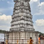 Ranjani Raghavan Instagram - ನರ್ಮದಾ ಘಾಟ್, ಓಂಕಾರೇಶ್ವರ ಮತ್ತು ಮಮಲೇಶ್ವರ ದೇವಸ್ಥಾನ ದರ್ಶನ🙏🏼 #jyothirlinga OmKareshwar Jyotirlinga Temple, OmKareshwar
