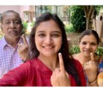 Ranjani Raghavan Instagram - ನಾನ್ vote ಮಾಡ್ದೆ. ನೀವು? ನಮ್ಮ ಮನೆಕೆಲಸದಾಕೆ ಮತದಾನ ಮಾಡಲು ಬಸ್ ಹಿಡಿದು ಕುಟುಂಬ ಸಮೇತ ಗುಲ್ಬರ್ಗ ಸಮೀಪದ ತನ್ನ ಹಳ್ಳಿಗೆ ಹೋಗಿದ್ದಾಳೆ. ಇತ್ತ ನನ್ನ ಪರಿಚಿತರಾದ 2 ಲಕ್ಷ ರೂ ವೇತನ ಪಡೆಯುವ ವಿವಿ ಅಧ್ಯಾಪಕರು ‘ಯಾರೋ ಗೆದ್ದು ಬೀಗೋದಿಕ್ಕೆ ನಾನ್ಯಾಕೆ ಡ್ಯೂಟಿ ಮಾಡಬೇಕು?’ ಅಂತ ಒಲ್ಲದ ಮನಸ್ಸಿನಿಂದ ಗೊಣಗುತ್ತಾ ಎಲೆಕ್ಷನ್ ಡ್ಯೂಟಿಗೆ ಹೋಗುತ್ತಿದ್ದಾರೆ. ಮತಗಟ್ಟೆಗಳ ಕೆಲಸ ಮತದಾನದಷ್ಟೇ ಪವಿತ್ರವಲ್ಲವೇ? ನಮ್ಮ ವ್ಯವಸ್ಥೆಯಲ್ಲಿ ಅವಿದ್ಯಾವಂತರ ಮುಗ್ಧತೆಗಿಂತ ವಿದ್ಯಾವಂತರ ಸಿನಿಕತೆ ಅಪಾಯಕಾರಿ ಅನ್ನಿಸುತ್ತಿದೆ #election #election2023 (@nagatihalli Chandrashekar sir WhatsAppನಿಂದ)