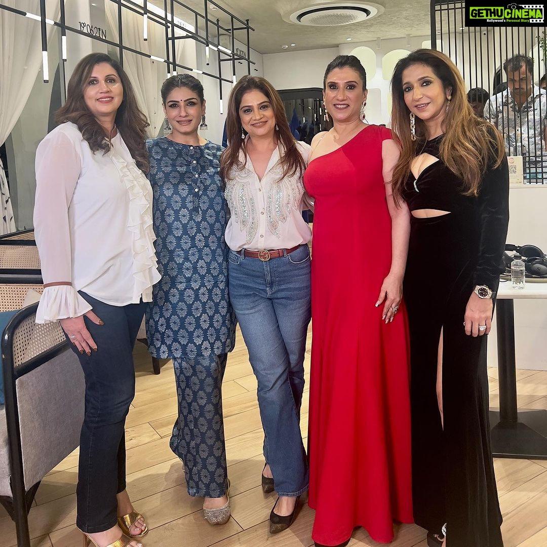 Raveena Tandon Instagram - All in a weeks work ♥️! Friends , Family, Friends like Family, Birthdays , @nawazbodyartmumbai s Book launch, #pauseandrewind . Award night with @parineetasethi #globalspaawards A fun talk with @renu_hansraj and #swarnkaur for #WePink An amazing evening at #earthcafe , thank you @motwani_jitendra for the goodies! Mumbai, Maharashtra