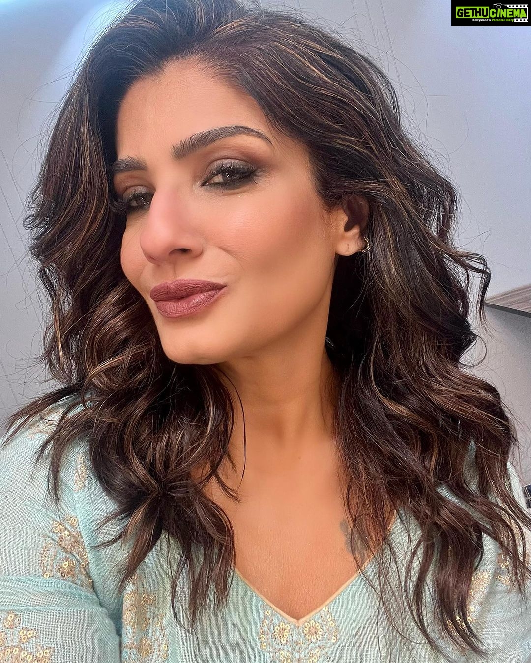 Raveena Tandon Instagram - Just moodS . Like Right now. ♥️ Mumbai, Maharashtra