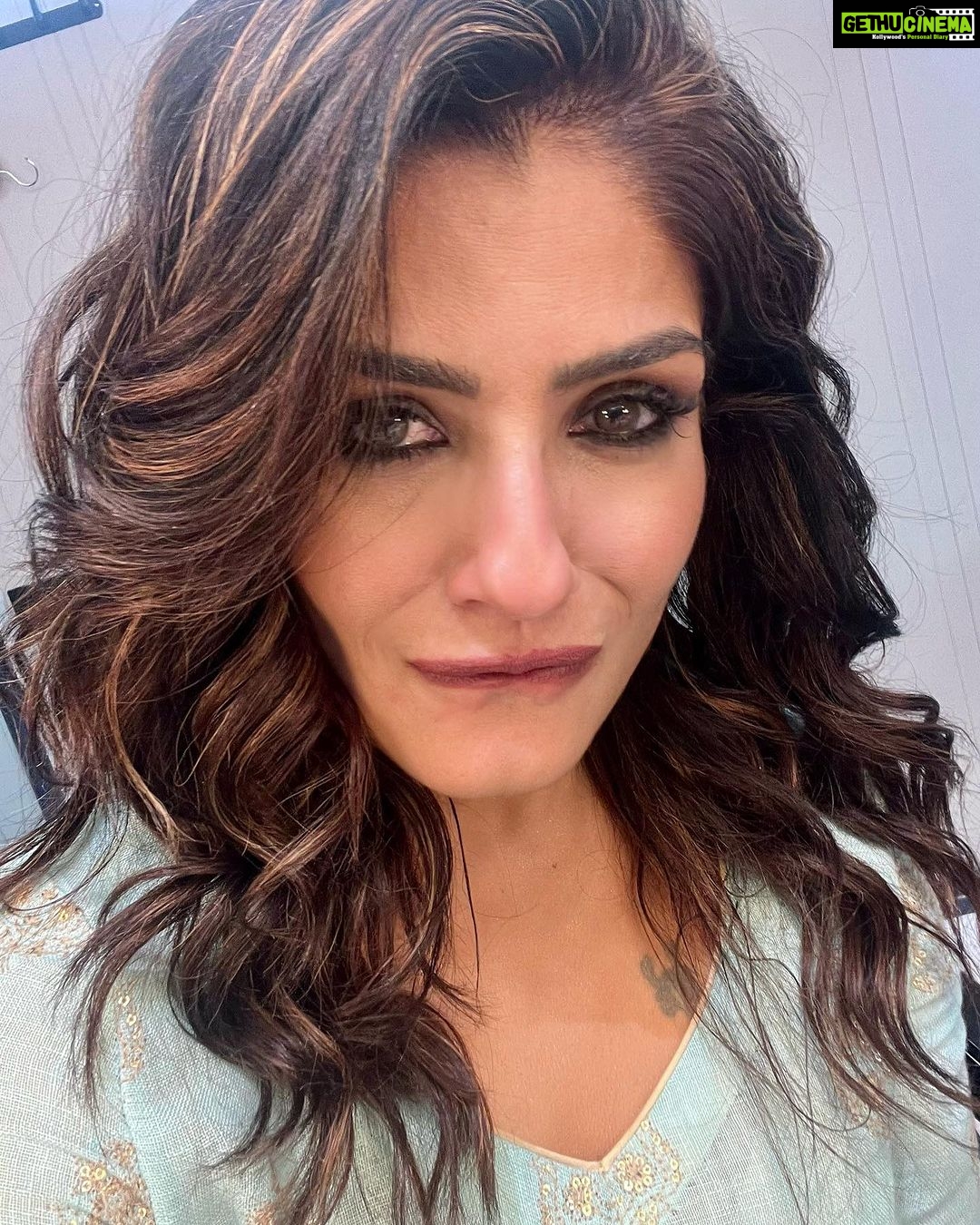 Raveena Tandon Instagram - Just moodS . Like Right now. ♥️ Mumbai, Maharashtra