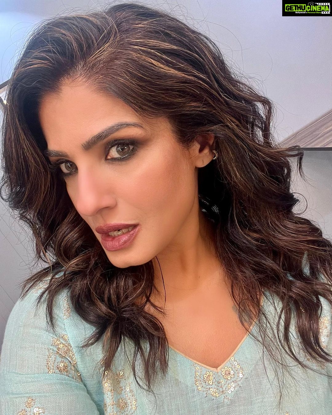 Raveena Tandon Instagram - Just moodS . Like Right now. ♥️ Mumbai, Maharashtra