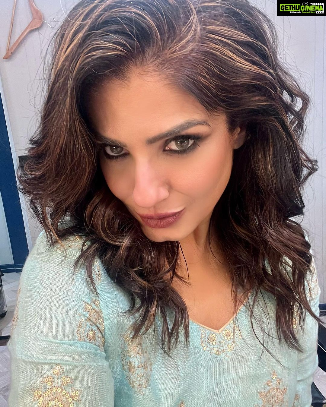 Raveena Tandon Instagram - Just moodS . Like Right now. ♥️ Mumbai, Maharashtra