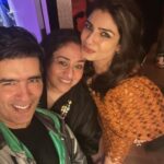 Raveena Tandon Instagram - The week that went by….♥️ surprise get togethers,#taali success celebrations, @afeefanadiadwala your face was a revelation with all the surprise and shocks! 😂 you deserve all the happiness , surprises and success! Happy Birthdays , Dear @siddhid11 ♥️ wishing you all the Love and happiness Positivity and blessings! Bandra West