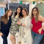 Raveena Tandon Instagram - The week that went by….♥️ surprise get togethers,#taali success celebrations, @afeefanadiadwala your face was a revelation with all the surprise and shocks! 😂 you deserve all the happiness , surprises and success! Happy Birthdays , Dear @siddhid11 ♥️ wishing you all the Love and happiness Positivity and blessings! Bandra West