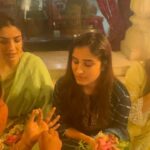 Raveena Tandon Instagram - Hare Krishna , Krishna Krishna Hare Hare ..🙏🏻🕉️🙏🏻. जन्मदिन की शुभकामनाए! हाथी घोड़ा पालकी!जय कन्हैयालाल की ! Celebrations at Iskcon at midnight! The Birth of Shri Krishna 🙏🏻