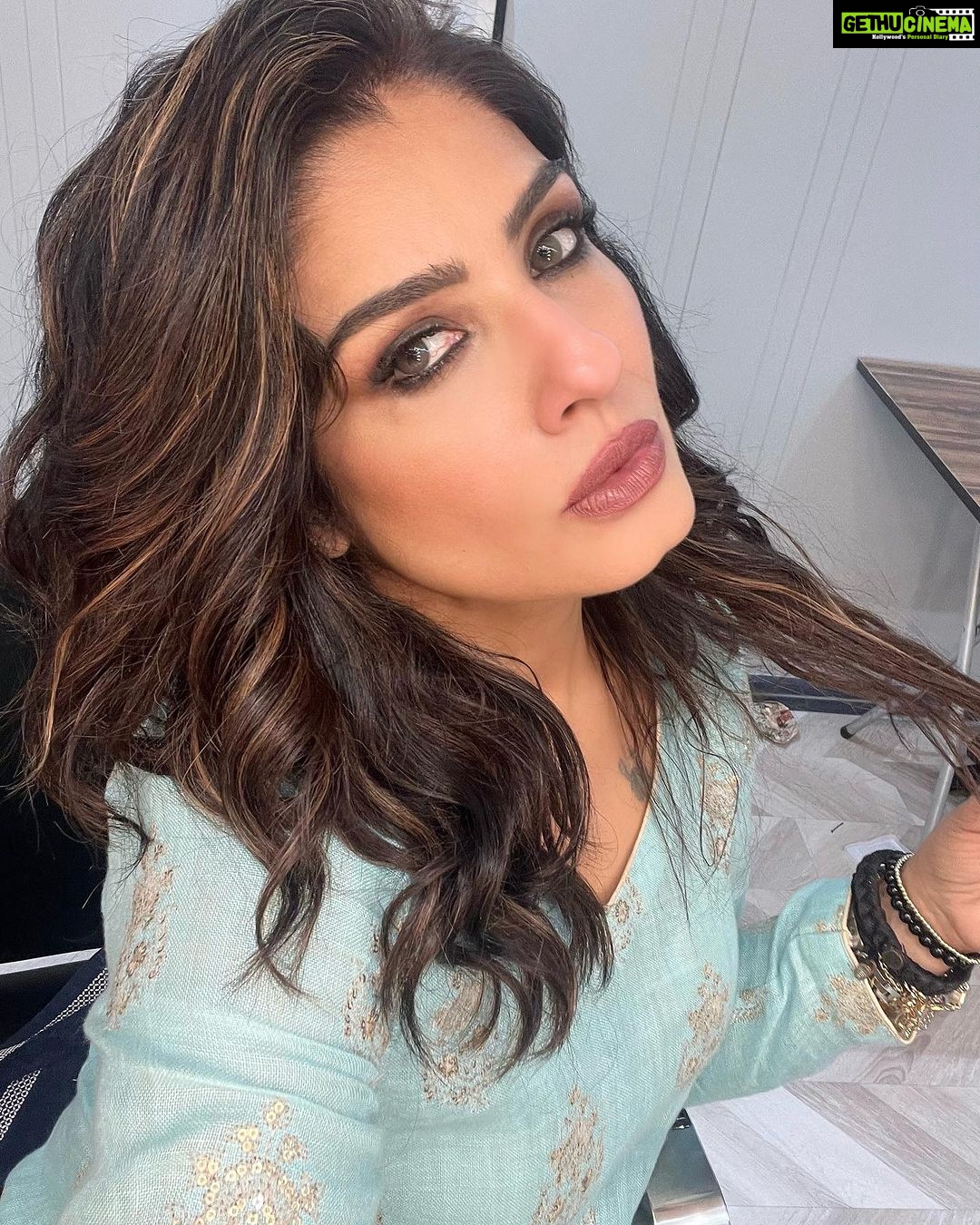 Raveena Tandon Instagram - Just moodS . Like Right now. ♥️ Mumbai, Maharashtra