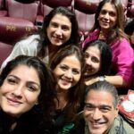Raveena Tandon Instagram - #movienight #theusualsuspects 😂😘 #criticallyyours