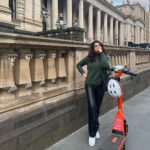 Raveena Tandon Instagram – ♥️ taking in the chill. A different kind of parliament meet. #victoria #parliament #melbourne #australia #gogreen my ride for the day #electricscooter Melbourne, Victoria, Australia