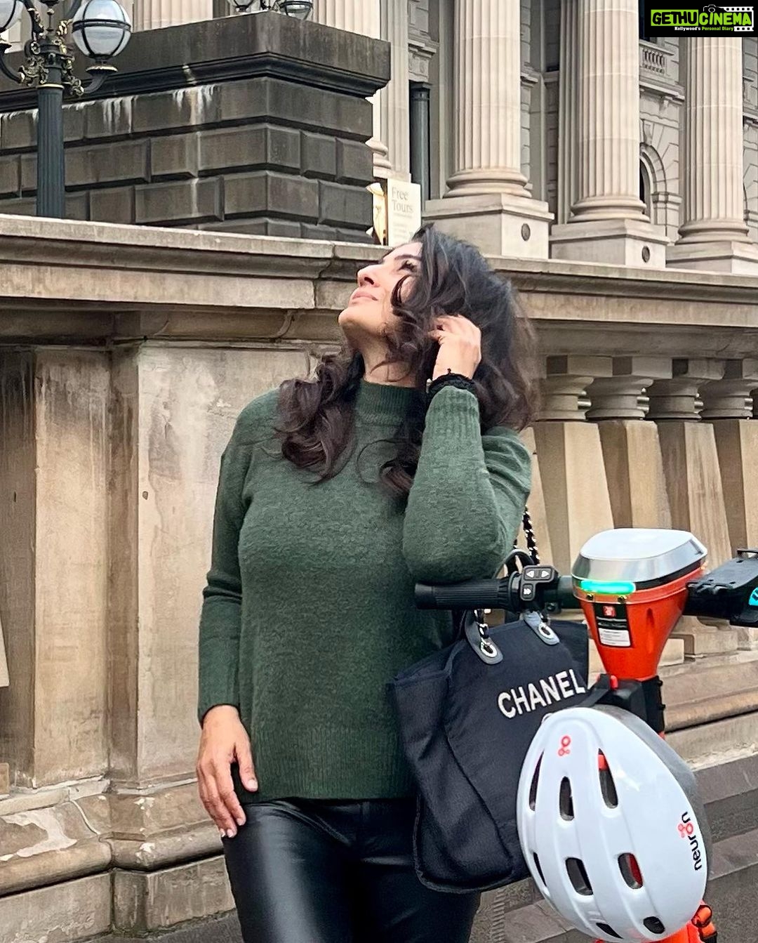 Raveena Tandon Instagram - ♥️ taking in the chill. A different kind of parliament meet. #victoria #parliament #melbourne #australia #gogreen my ride for the day #electricscooter Melbourne, Victoria, Australia