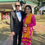 Raveena Tandon Instagram – #humsaathsaathhain ! #familiafirst #lovingyourfamilyphotodump #tandonclan